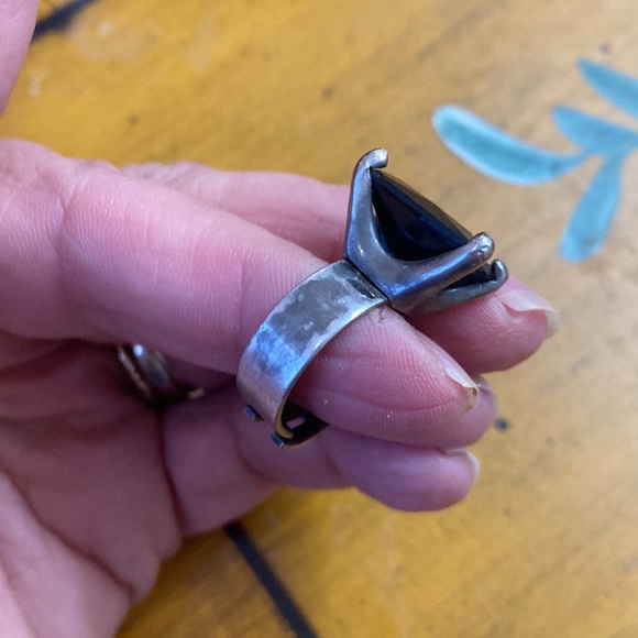 Chunky adjustable black and pewter vintage ring. - Picture 2 of 4